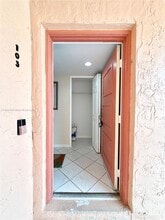 227 Lakeview Dr in Weston, FL - Building Photo - Building Photo