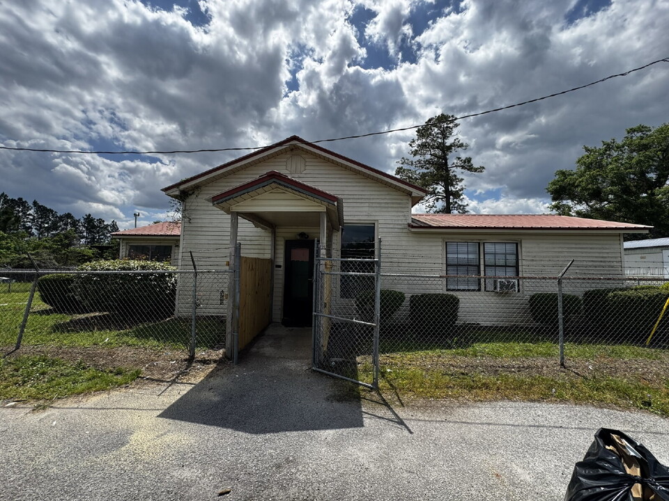 1532 Airport Rd in Hinesville, GA - Building Photo