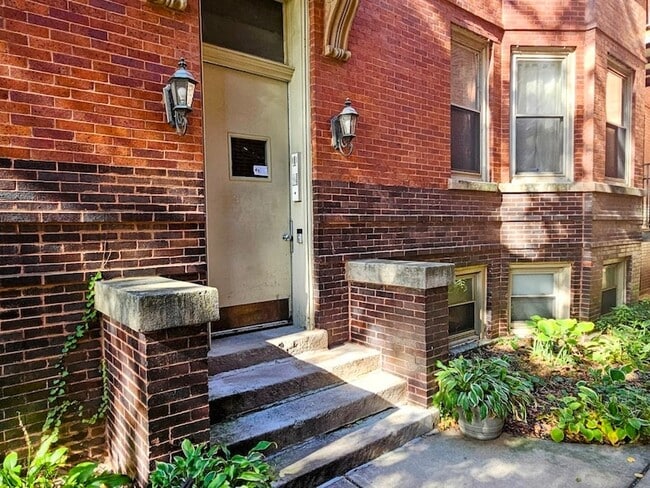 1234 W Argyle St, Unit 2M in Chicago, IL - Building Photo - Building Photo