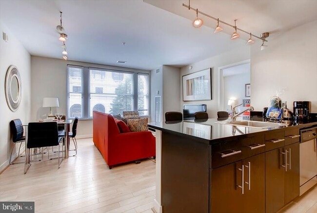 733 15th St NW in Washington, DC - Building Photo - Building Photo