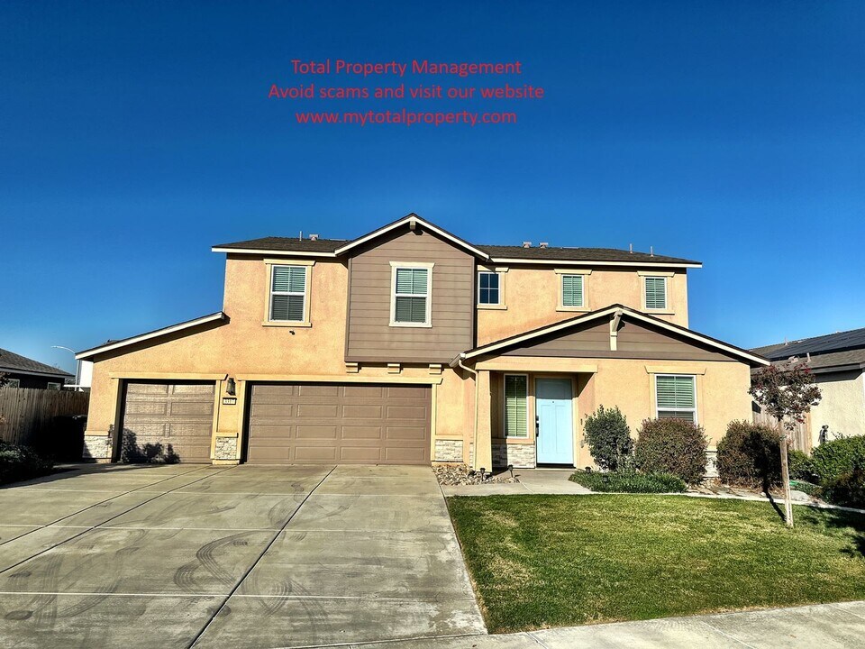 3317 N Clay St in Visalia, CA - Foto de edificio