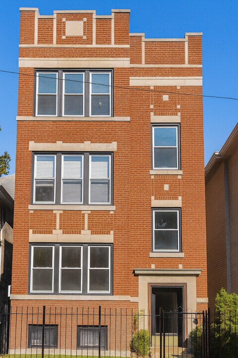 1340 W Byron St in Chicago, IL - Building Photo