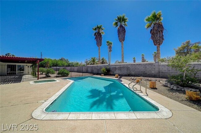 2885 Duneville St in Las Vegas, NV - Building Photo - Building Photo