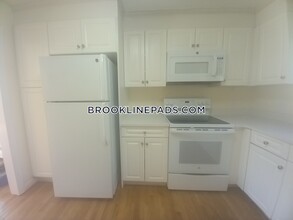 165 Grove St-Unit -TH in Brookline, MA - Foto de edificio - Building Photo