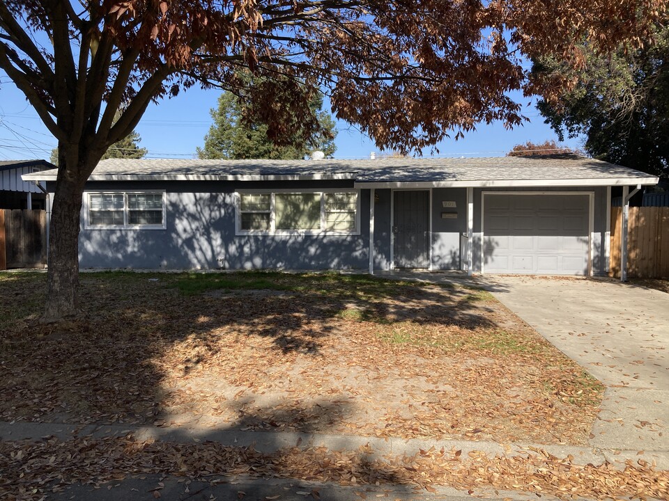 901 Whittier Ave in Modesto, CA - Building Photo