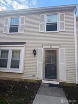 61 Cottonwood Ct in Monmouth Junction, NJ - Building Photo