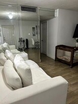 1560 W 46th St in Hialeah, FL - Building Photo