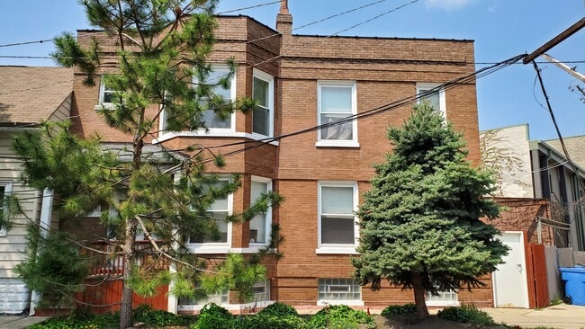 property at 3120 N Oakley Ave