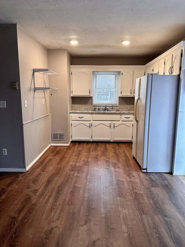 620 Fitzsimmons St in Hendersonville, NC - Building Photo - Building Photo
