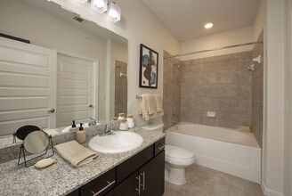 Nantucket at Fannin Station in Houston, TX - Building Photo - Building Photo