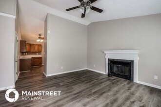 8320 Silver Fox Rd in Louisville, KY - Building Photo - Building Photo