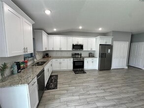 943 Derbyshire Dr in Kissimmee, FL - Building Photo - Building Photo