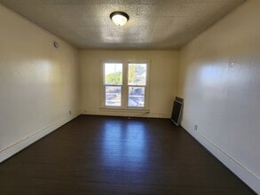 216 Courtland St in Waterloo, IA - Building Photo - Building Photo