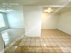 8003 Chipping in San Antonio, TX - Building Photo - Building Photo