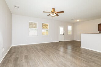 28009 Irving Dr in Magnolia, TX - Building Photo - Building Photo