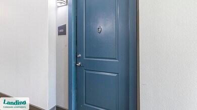 5005 Galleria Dr in Farmers Branch, TX - Foto de edificio - Building Photo