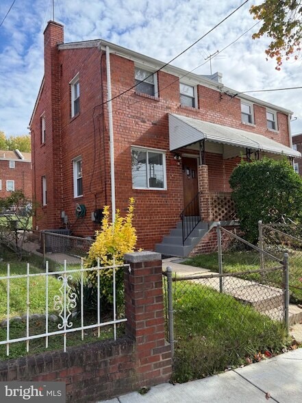 374 Chaplin St SE, Unit 6D in Washington, DC - Foto de edificio