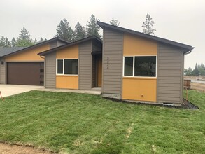 2222 E Winger Rd in Spokane, WA - Building Photo - Building Photo