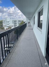 6698 10th Ave N in Greenacres, FL - Building Photo - Building Photo