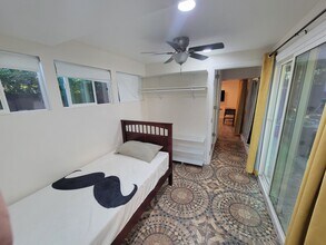 11001 Darby Ave in Porter Ranch, CA - Foto de edificio - Building Photo