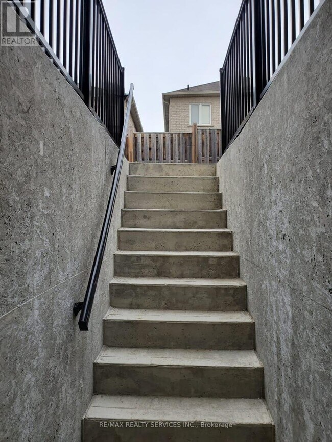 4 Mellowood Ave in Brampton, ON - Building Photo - Building Photo