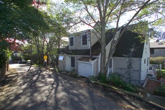 31 Nickerson St in Provincetown, MA - Building Photo - Building Photo