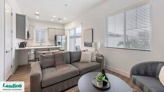 8200 W Encanto Blvd in Phoenix, AZ - Building Photo