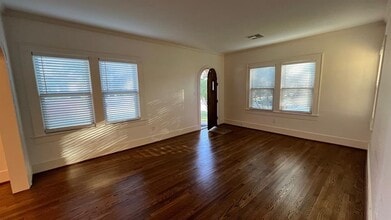 4701 Ave N 1/2 in Galveston, TX - Building Photo - Building Photo