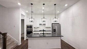 9943 Hennings St in Irving, TX - Building Photo