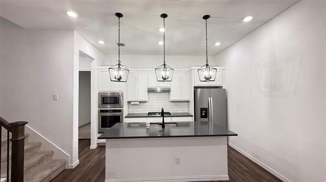 9943 Hennings St in Irving, TX - Building Photo