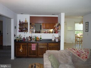 7033 Veering Ln in Burke, VA - Building Photo - Building Photo