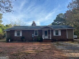 1451 Prospect Rd in Madison, GA - Building Photo