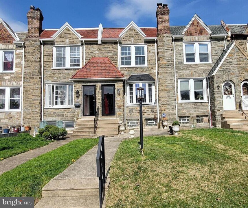 3419 Oakmont St in Philadelphia, PA - Building Photo