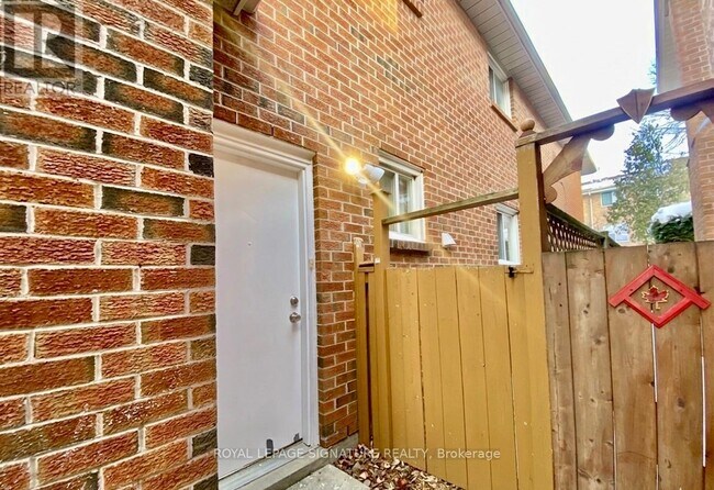 194 Nahani Way in Mississauga, ON - Building Photo - Building Photo