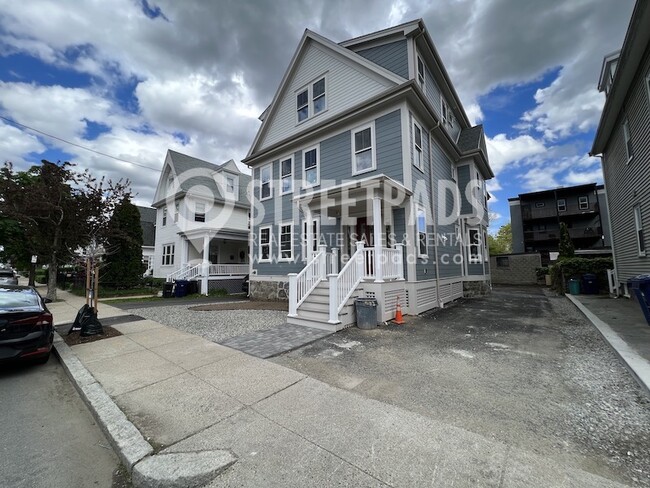 51 Fairbanks St, Unit 3 in Boston, MA - Foto de edificio - Building Photo