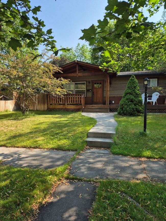 property at 816 Elm St