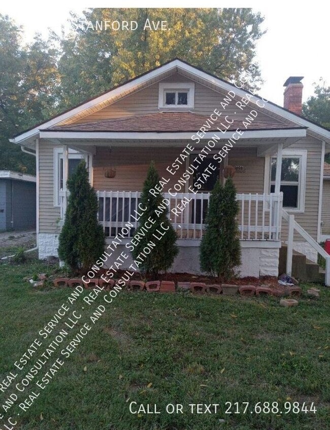 property at 1606 E Stanford Ave