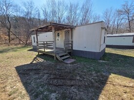 745 Barren Hollow Rd in Hurricane Mills, TN - Building Photo