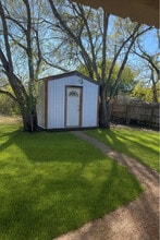 614 E Live Oak St in Lockhart, TX - Building Photo - Building Photo