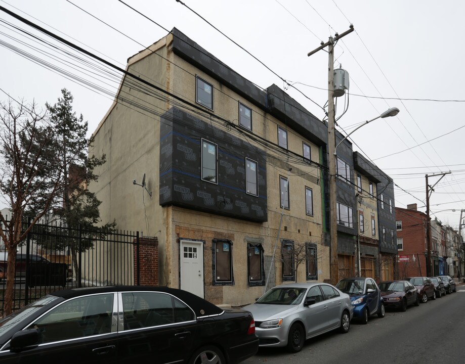 404 Queen St in Philadelphia, PA - Building Photo