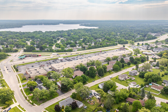 Whitman Park Apartments in Oconomowoc, WI - Building Photo - Building Photo