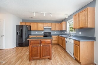 709 Woodgreen Dr in Durham, NC - Building Photo - Building Photo