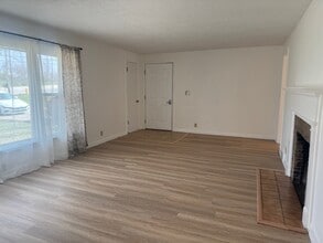 5253 Harlem Rd in Loves Park, IL - Building Photo - Building Photo