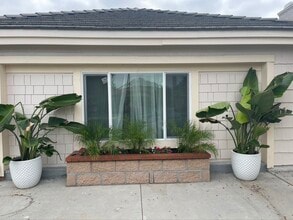 13601 Oxford Ct, Unit MINI HOUSE in Chino, CA - Foto de edificio - Building Photo
