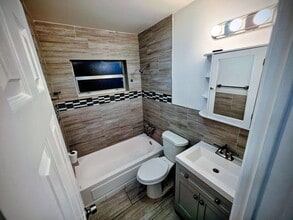 22-24 SW 10th St in Hallandale Beach, FL - Building Photo - Building Photo