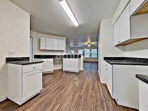 16973 Scenic Knoll in Conroe, TX - Foto de edificio - Building Photo