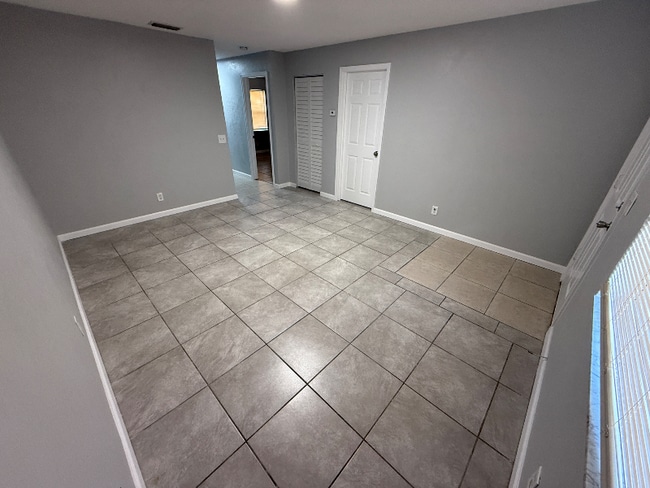 908 Lora St in Daytona Beach, FL - Building Photo - Building Photo