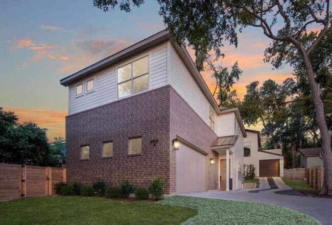 property at 6902 Northeast Dr