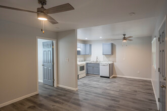 Hollybrook Apartments in Lawton, OK - Building Photo - Interior Photo