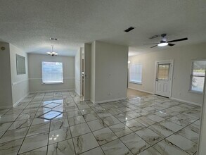 328 Full Moon Trl in Jacksonville, FL - Foto de edificio - Building Photo